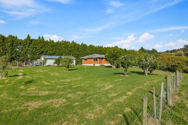 Photo of property in 230 Riverhead Road, Kumeu, 0892