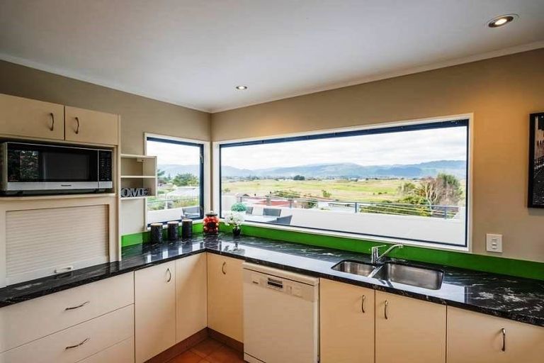 Photo of property in 55a Golf Road, Paraparaumu Beach, Paraparaumu, 5032
