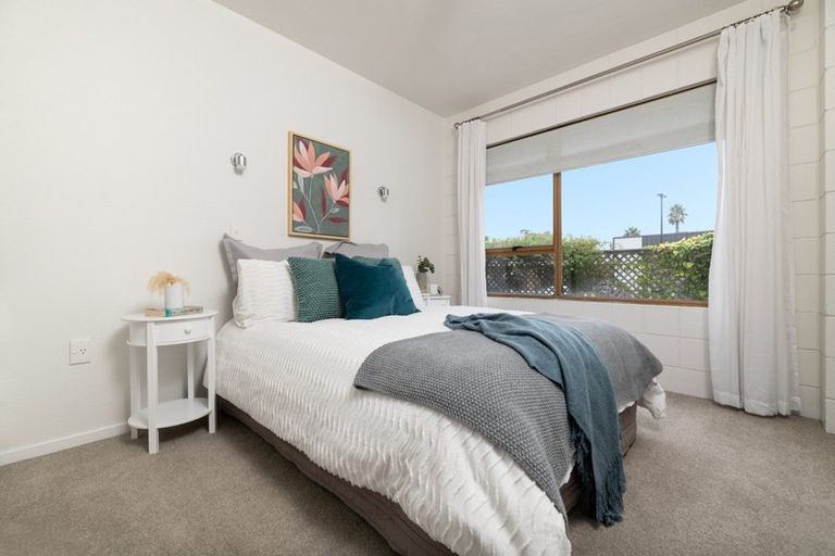 Photo of property in 4 Oceanview Road, Mount Maunganui, 3116
