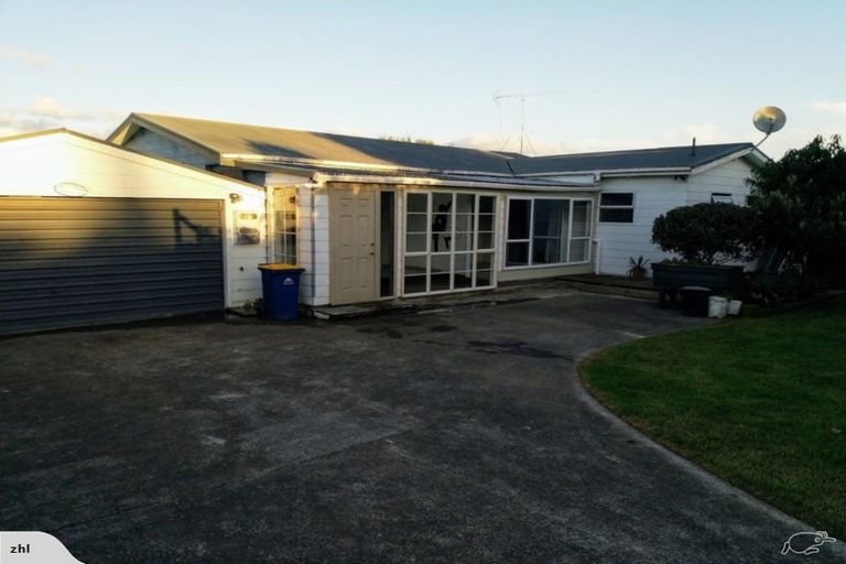 Photo of property in 2/61 Greenslade Crescent, Northcote, Auckland, 0627