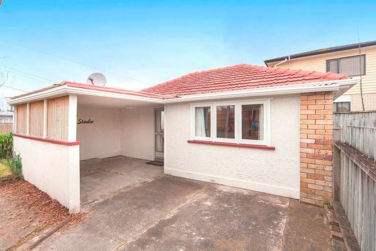 Photo of property in 35 Archibald Road, Kelston, Auckland, 0602