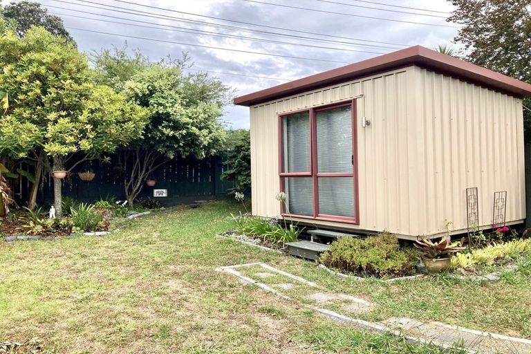 Photo of property in 1/65 Golf Road, New Lynn, Auckland, 0600