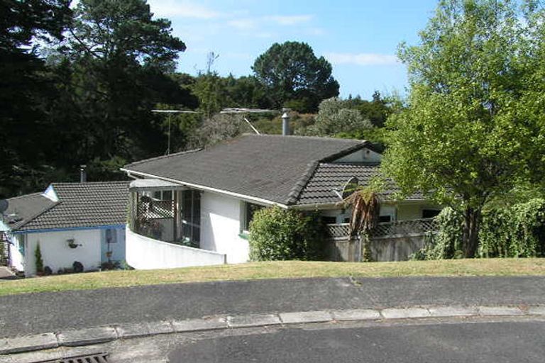 Photo of property in 2/5 Mahuta Grove, Northcote, Auckland, 0627