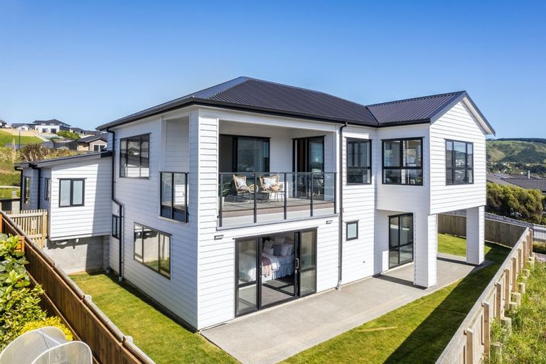 Photo of property in 4 Omaka Place, Aotea, Porirua, 5024