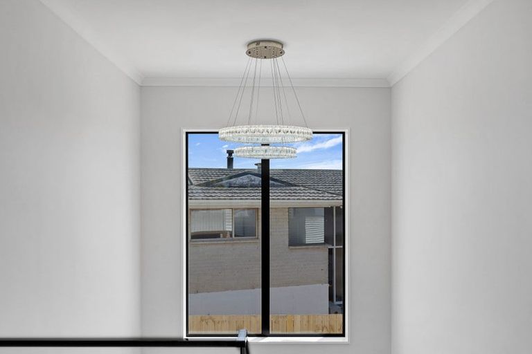 Photo of property in 12 Mcleod Road, Weymouth, Auckland, 2103