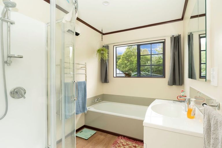 Photo of property in 33 Railway Terrace, Ohau, Levin, 5570