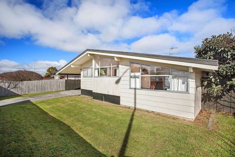 Photo of property in 70 Rowandale Avenue, Manurewa, Auckland, 2102