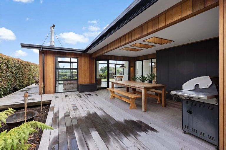 Photo of property in 99 Cashmere Bay Road, Moana, 7875