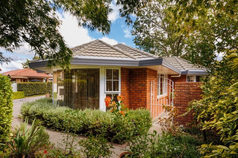 Photo of property in 10 Pastoral Lane, Hokowhitu, Palmerston North, 4410