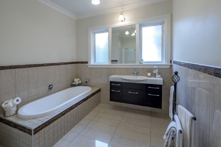 Photo of property in 47 Kawiu Road, Levin, 5510