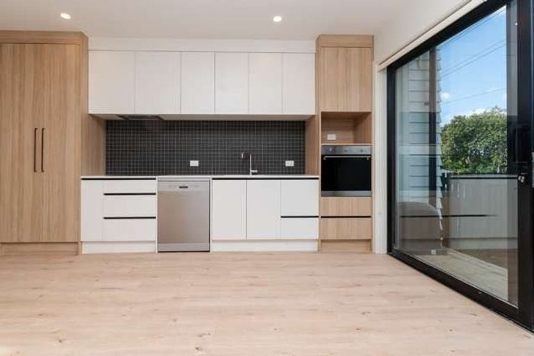 Photo of property in 2/56 Salisbury Road, Birkdale, Auckland, 0626
