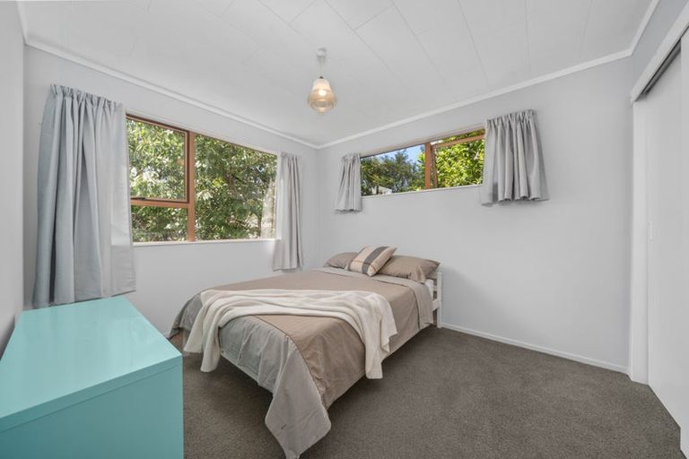 Photo of property in 15a Kereru Bend, Tawa, Wellington, 5028