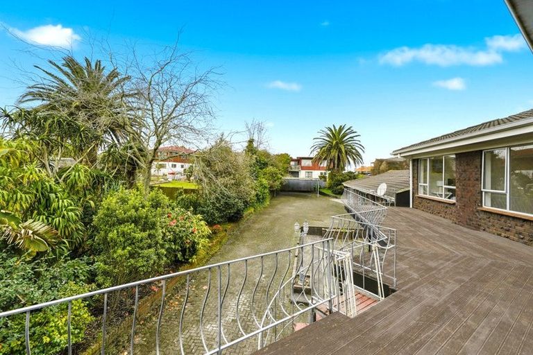 Photo of property in 4220a Great North Road, Glendene, Auckland, 0602