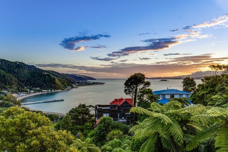 Photo of property in 42 Ferry Road, Days Bay, Lower Hutt, 5013
