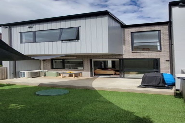 Photo of property in 138b Tiriwa Drive, Massey, Auckland, 0614