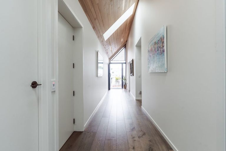 Photo of property in 20 Gilbert Street, New Plymouth, 4310