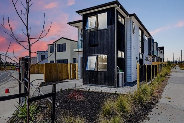 Photo of property in 72 Craigs Way, Hobsonville, Auckland, 0616