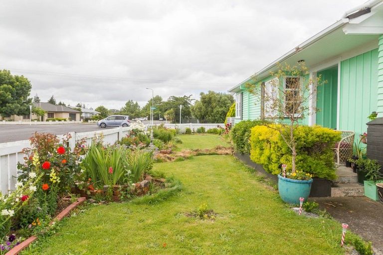 Photo of property in 6 Gertrude Street, Dannevirke, 4930