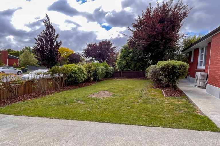 Photo of property in 37 Warren Crescent, Hillmorton, Christchurch, 8025