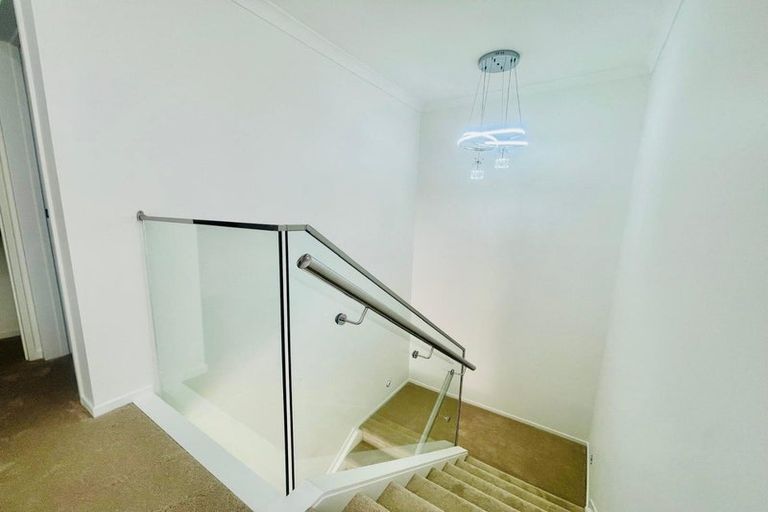 Photo of property in 8c Neems Place, Manurewa, Auckland, 2102
