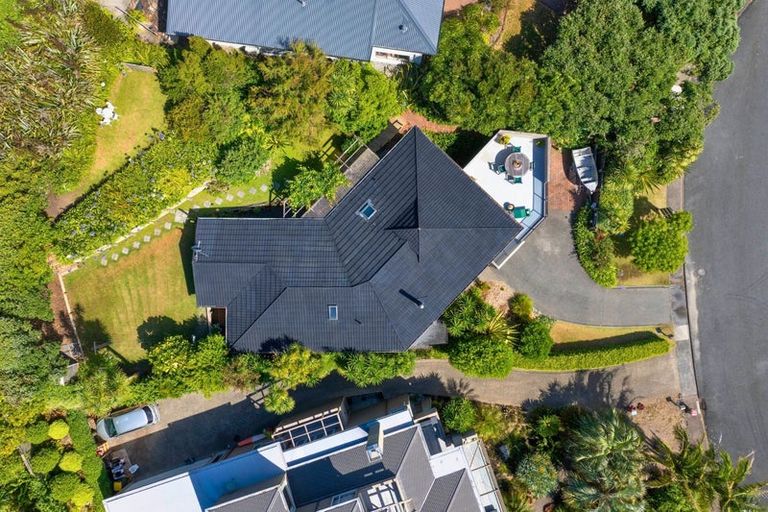 Photo of property in 10 Chelverton Terrace, Red Beach, 0932