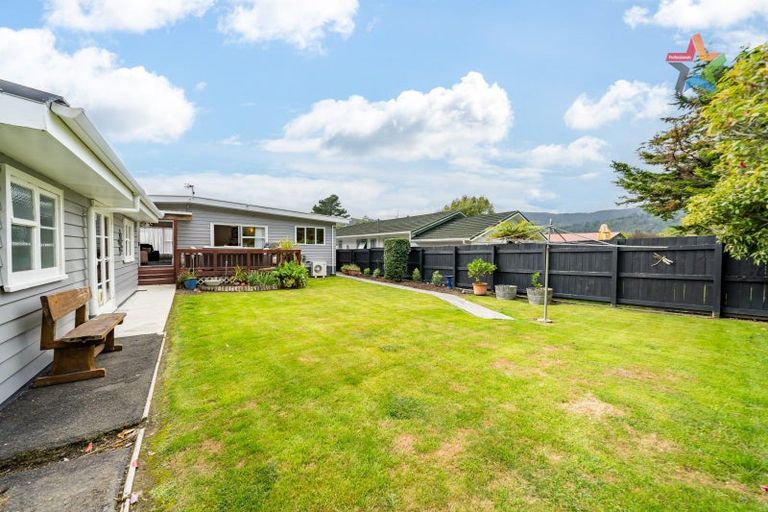 Photo of property in 33 Mcgowan Road, Wainuiomata, Lower Hutt, 5014