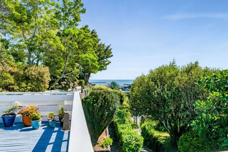 Photo of property in 10 Lawry Street, Moturoa, New Plymouth, 4310