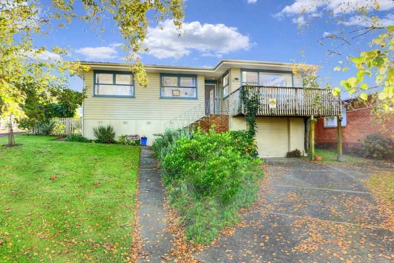 Photo of property in 8 Normanton Street, Glenfield, Auckland, 0629