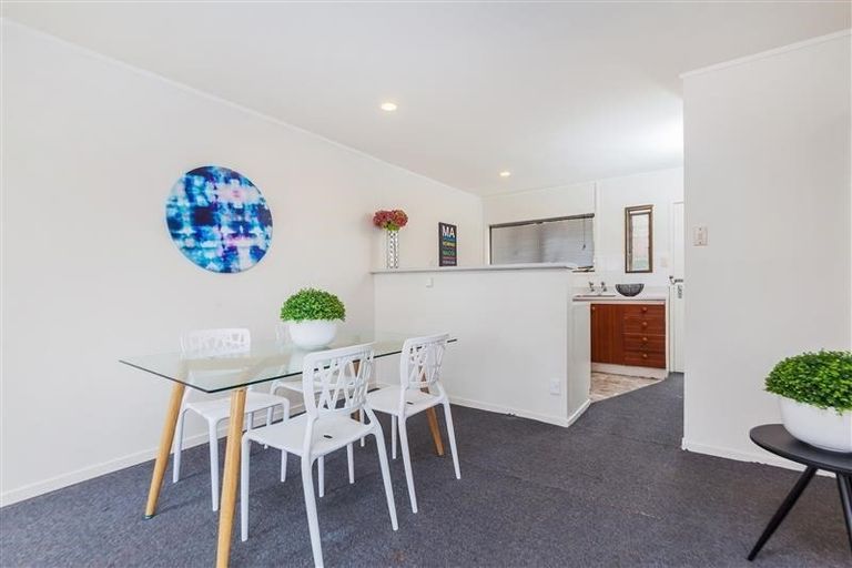 Photo of property in 2/31 Bowater Place, Manurewa, Auckland, 2102