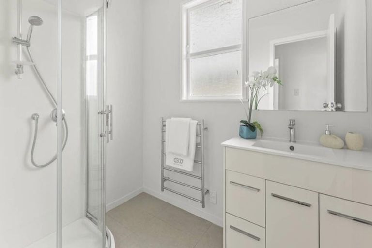 Photo of property in 25 Romney Place, Manurewa, Auckland, 2102