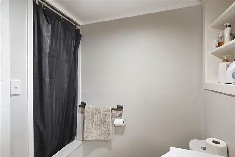 Photo of property in 142 Glengarry Road, Glen Eden, Auckland, 0602