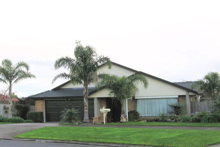 Photo of property in 6 Millisle Place, East Tamaki Heights, Auckland, 2016