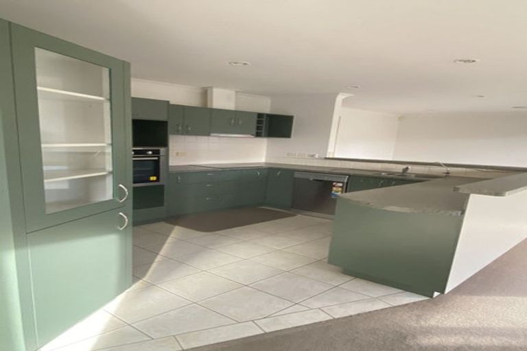 Photo of property in 10 Scarlet Oak Drive, Schnapper Rock, Auckland, 0632