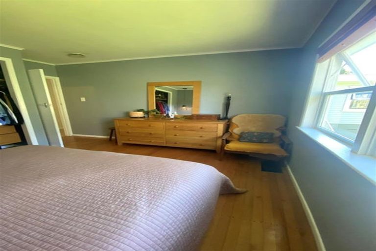 Photo of property in 153 Laingholm Drive, Laingholm, Auckland, 0604