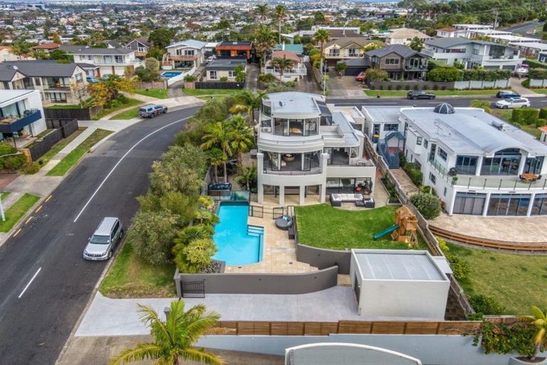 Photo of property in 62 Castor Bay Road, Castor Bay, Auckland, 0620