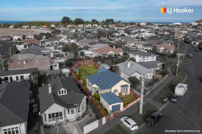 Photo of property in 69 Hargest Crescent, Saint Clair, Dunedin, 9012