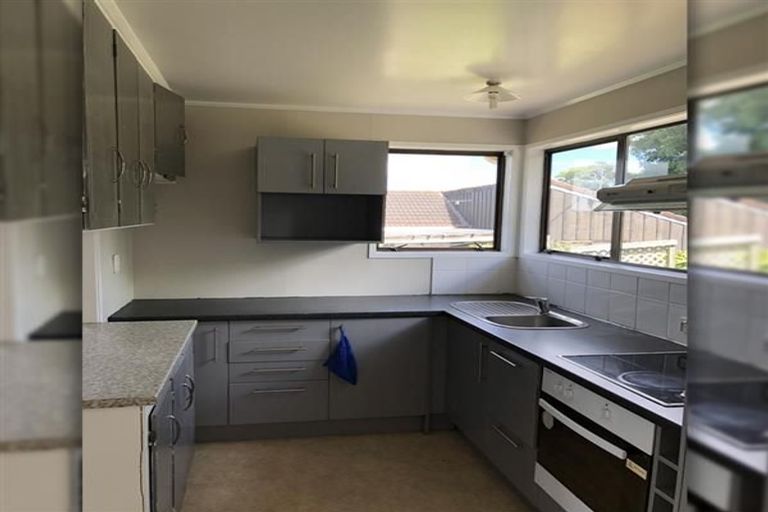 Photo of property in 19 Oreil Avenue, West Harbour, Auckland, 0618