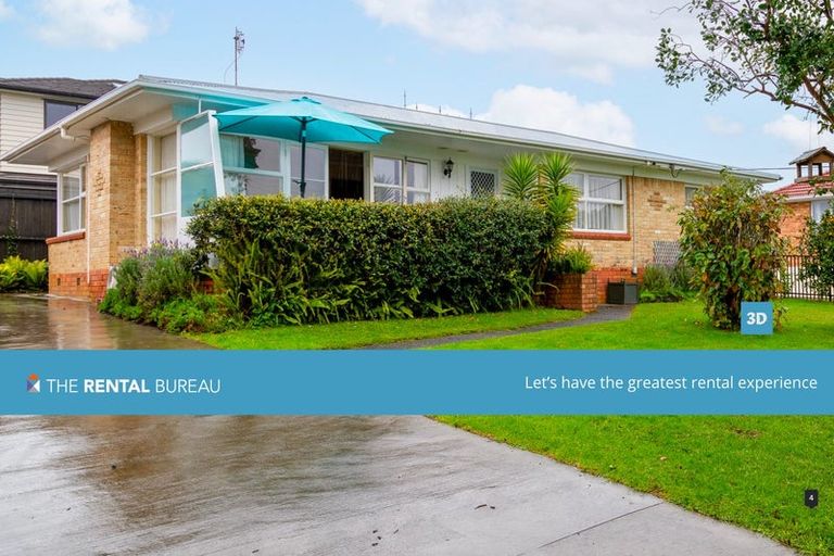 Photo of property in 26 Barron Drive, Green Bay, Auckland, 0604