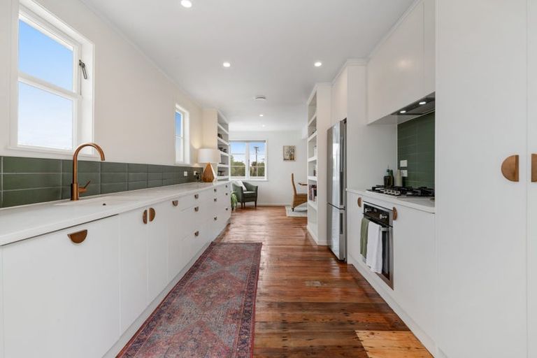 Photo of property in 10 St James Avenue, Helensville, 0800