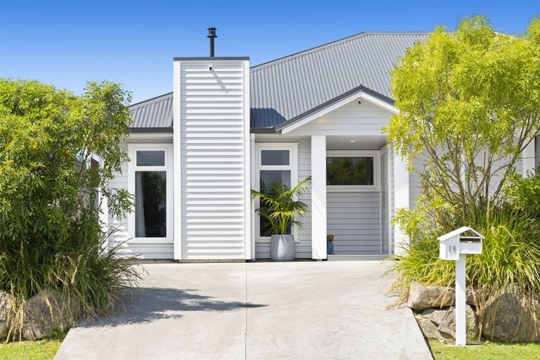 Photo of property in 19 Puhirake Crescent, Pyes Pa, Tauranga, 3112
