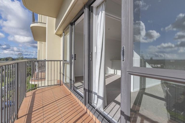 Photo of property in The Rennaissance, 5j/18 Ronwood Avenue, Manukau, Auckland, 2104