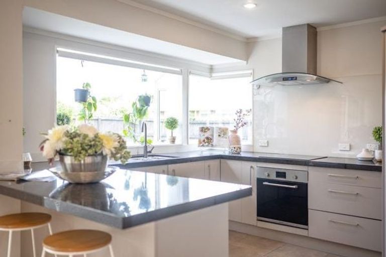 Photo of property in 2 Amadeus Place, Northpark, Auckland, 2013