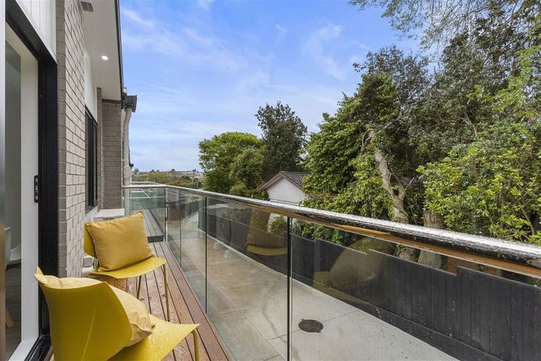 Photo of property in 10c Ballial Place, West Harbour, Auckland, 0618