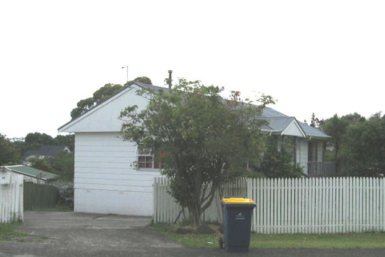 Photo of property in 25 Fitzherbert Avenue, West Harbour, Auckland, 0618