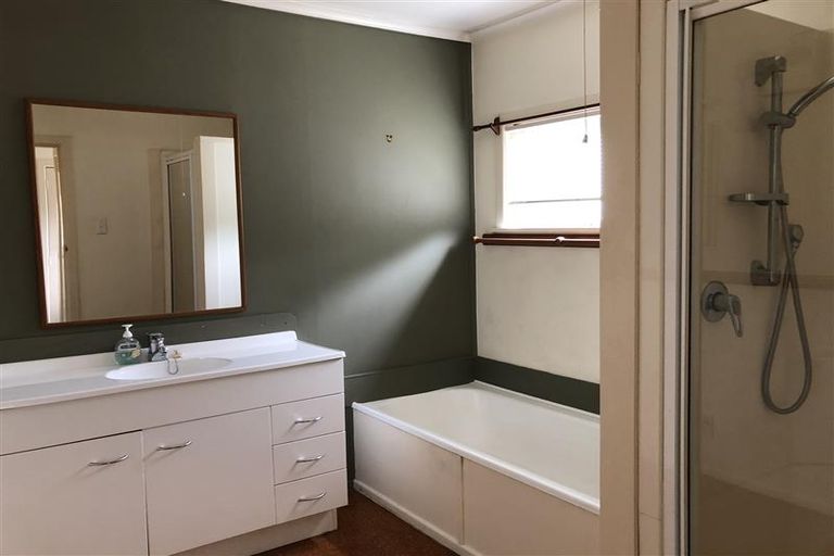 Photo of property in 1/13 Fairlea Road, Te Atatu South, Auckland, 0610