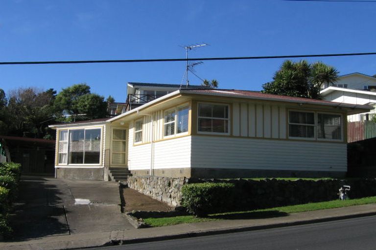 Photo of property in 79 Beazley Avenue, Paparangi, Wellington, 6037