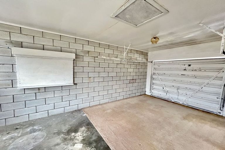 Photo of property in 1/4 Pomaria Road, Henderson, Auckland, 0610