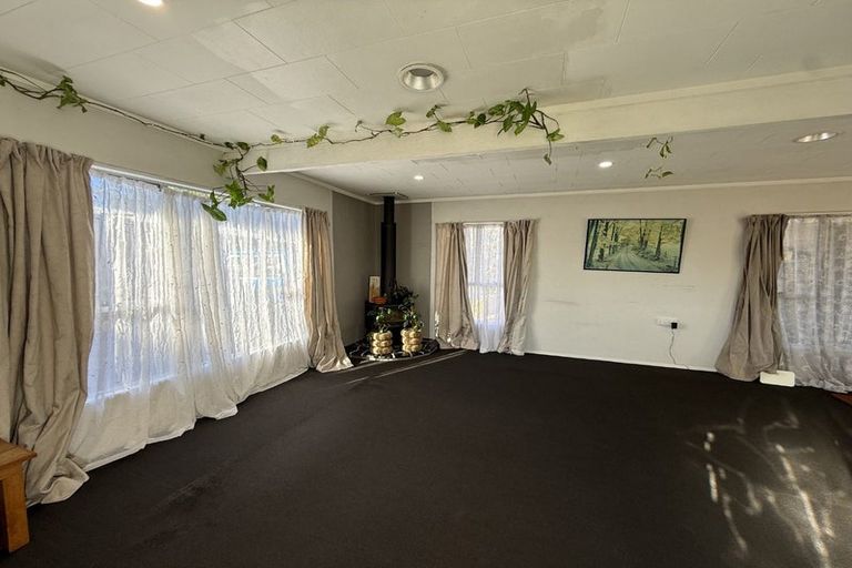 Photo of property in 1 Luxton Place, Rangiora, 7400
