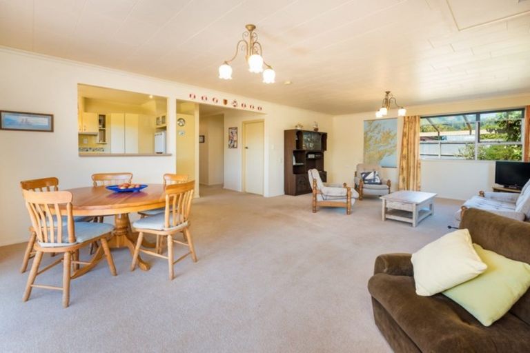Photo of property in 6 Waimarama Street, Waikawa, Picton, 7220