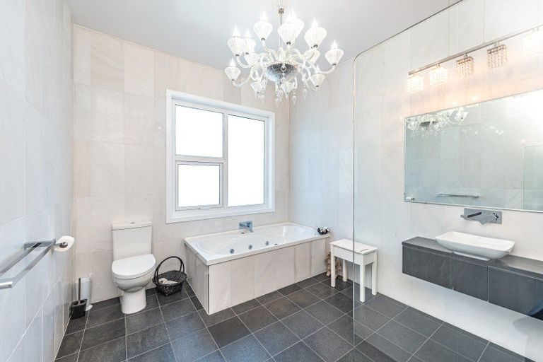 Photo of property in 35 Golf Vue Place, Castlecliff, Whanganui, 4501